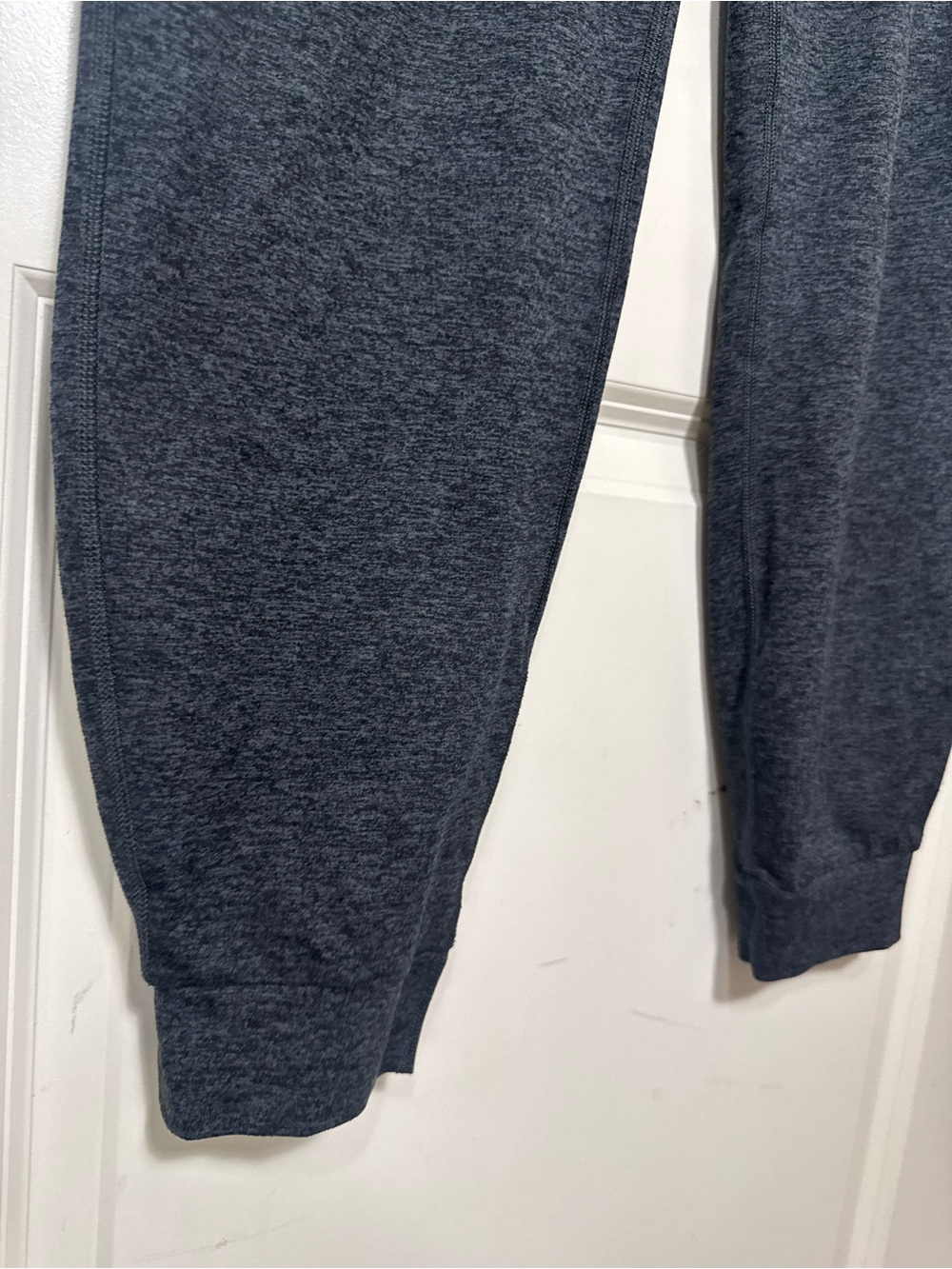 Vuori Gray Performance Jogger women’s size M - Picture 5 of 7